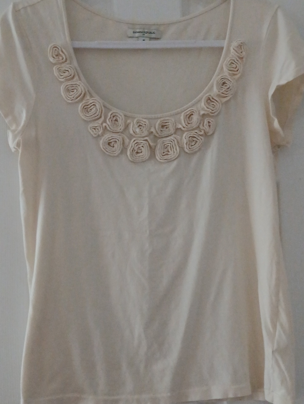 Banana Republic Cream Short Sleeve Scoop Neck Top with Rosette Trim